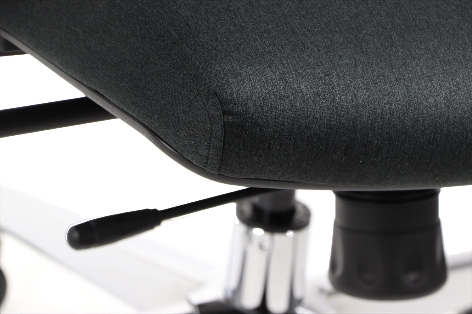 Ergonomiczny fotel biurowy obrotowy do biura i home office AKCENT/F czarny podstawa chromowana