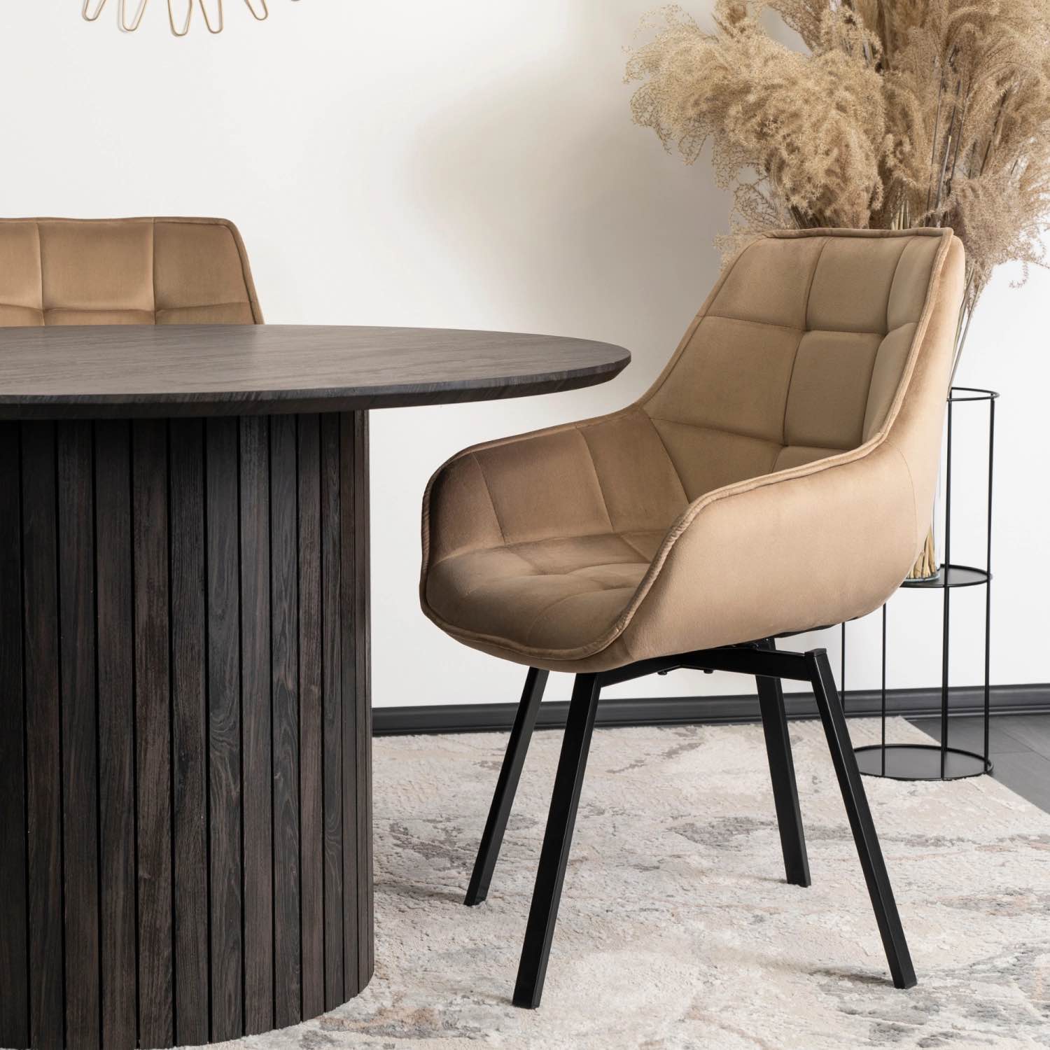 Krzesło tapicerowane LUNA beżowy welur na metalowych nogach – homestyleconcept.pl